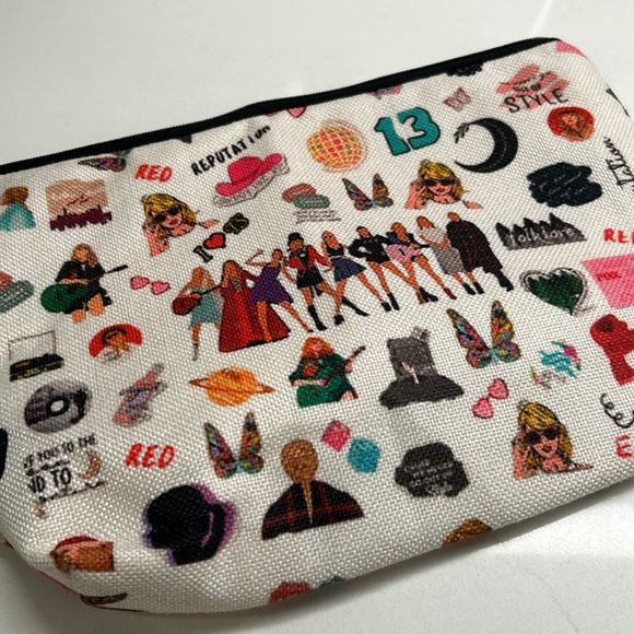 Taylor Swift Bundle Includes Wall Tapestry, Collage Kit & Makeup Bag New Product - Picture 9 of 9